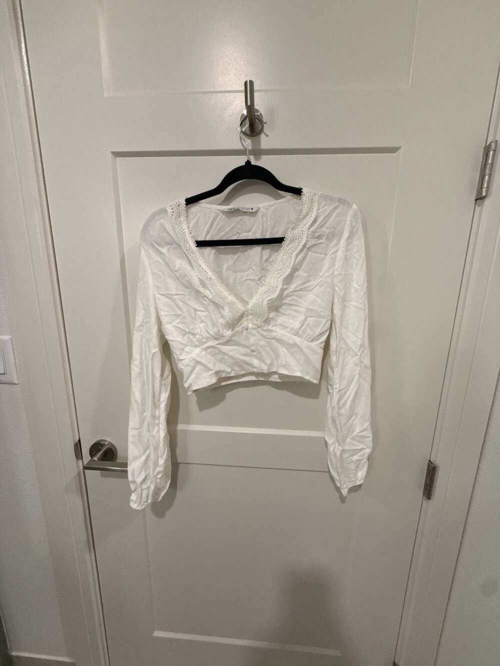 ZARA White Long Sleeve V-Neck Lace Trim Cropped Blouse